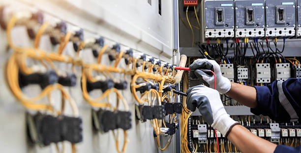Professional Electrician technician working in Tolar, TX